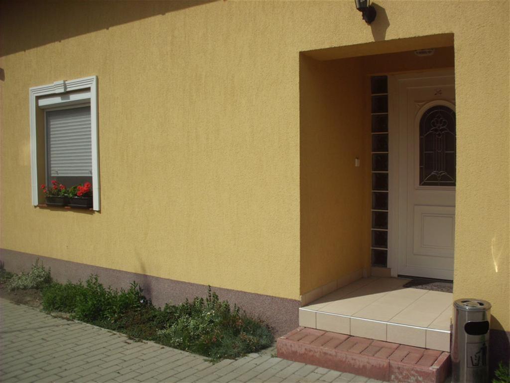 Andrea Apartman Hajduszoboszlo Exterior photo
