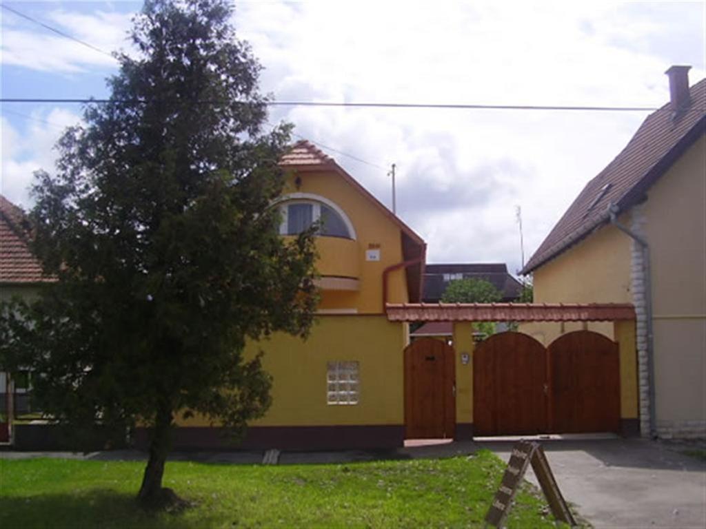 Andrea Apartman Hajduszoboszlo Exterior photo